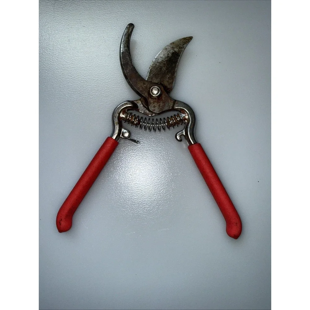 Pruner Clipper Hand Pruner Red grip handles steel blades spring closing